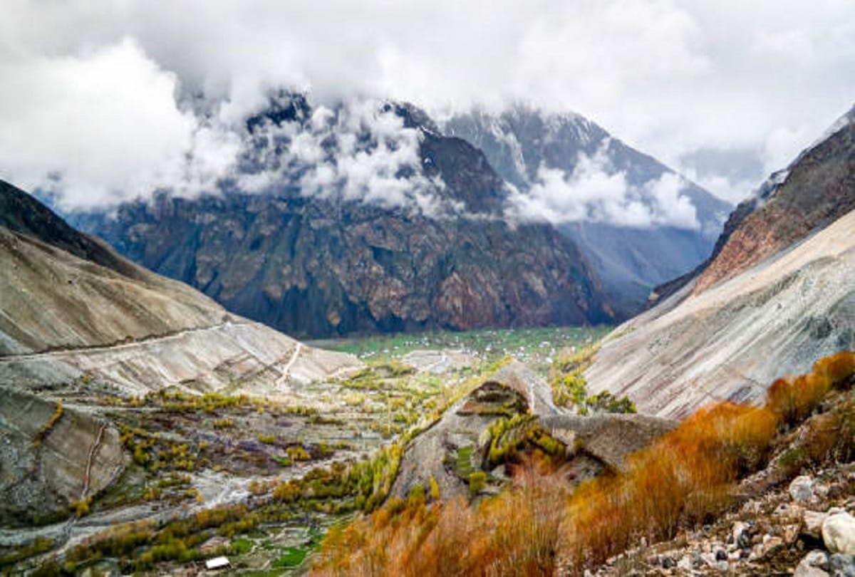 mystery of kalash community of pakistan who lives in hindu kush mountains