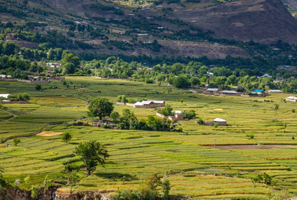 mystery of kalash community of pakistan who lives in hindu kush mountains