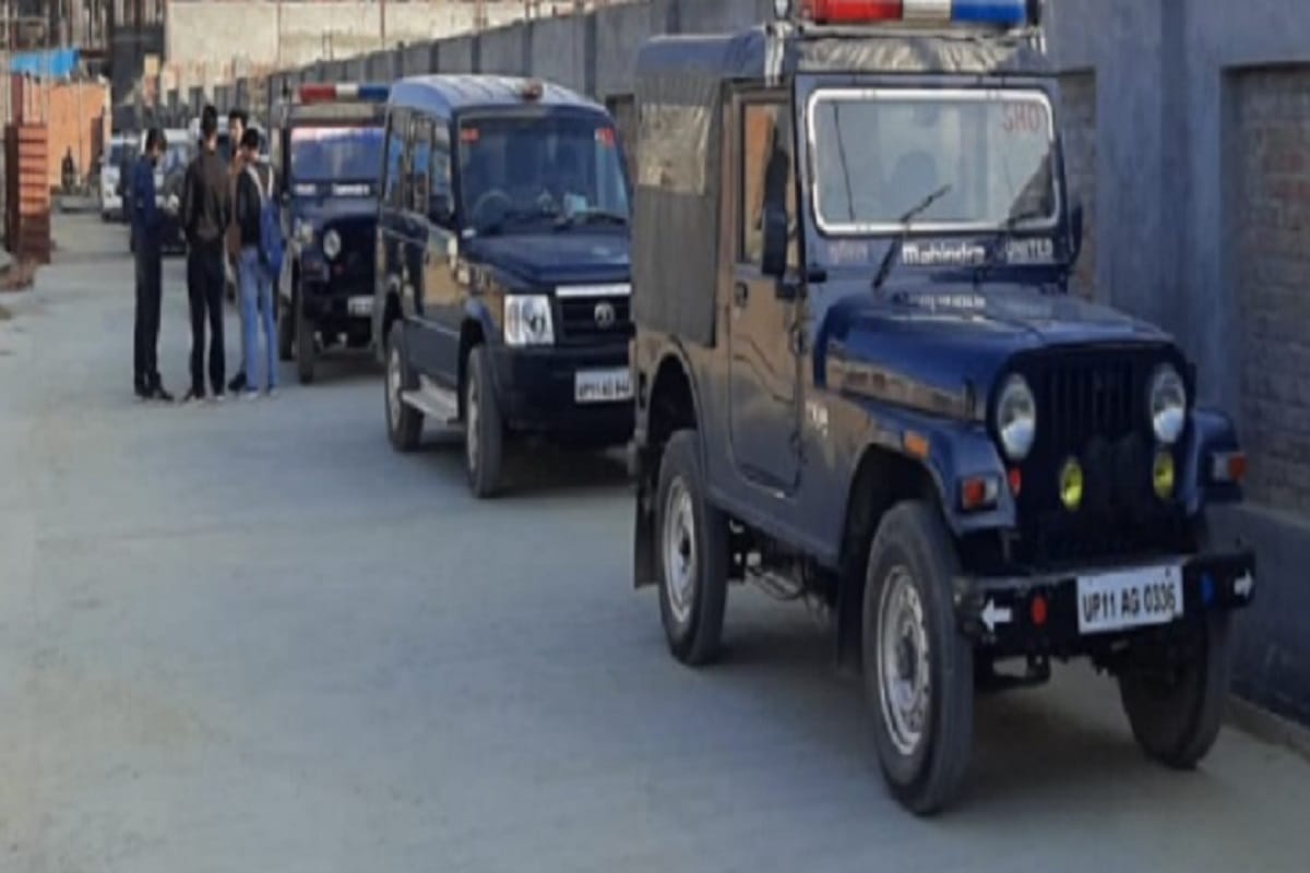 UP News: STF team has arrested criminal Santlal Jaiswal from Prayagraj railway station