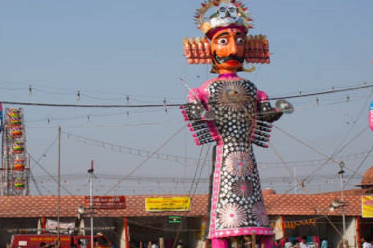 There is such a tradition in the city of Meerut that the effigy of Ravana stands after drinking alcohol