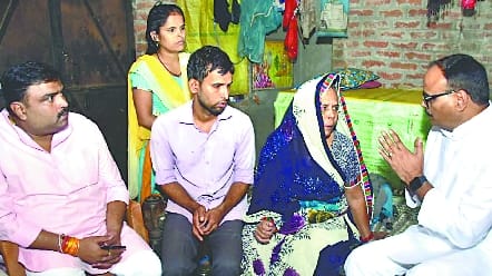 The mother of the deceased Hari Om was tied, the Law Minister joined the tenth of Shubham