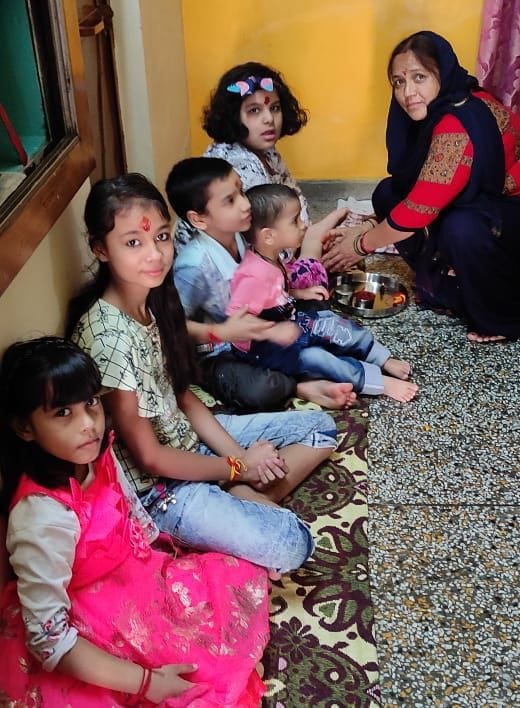 Devotees cut greenery, provided food to girls