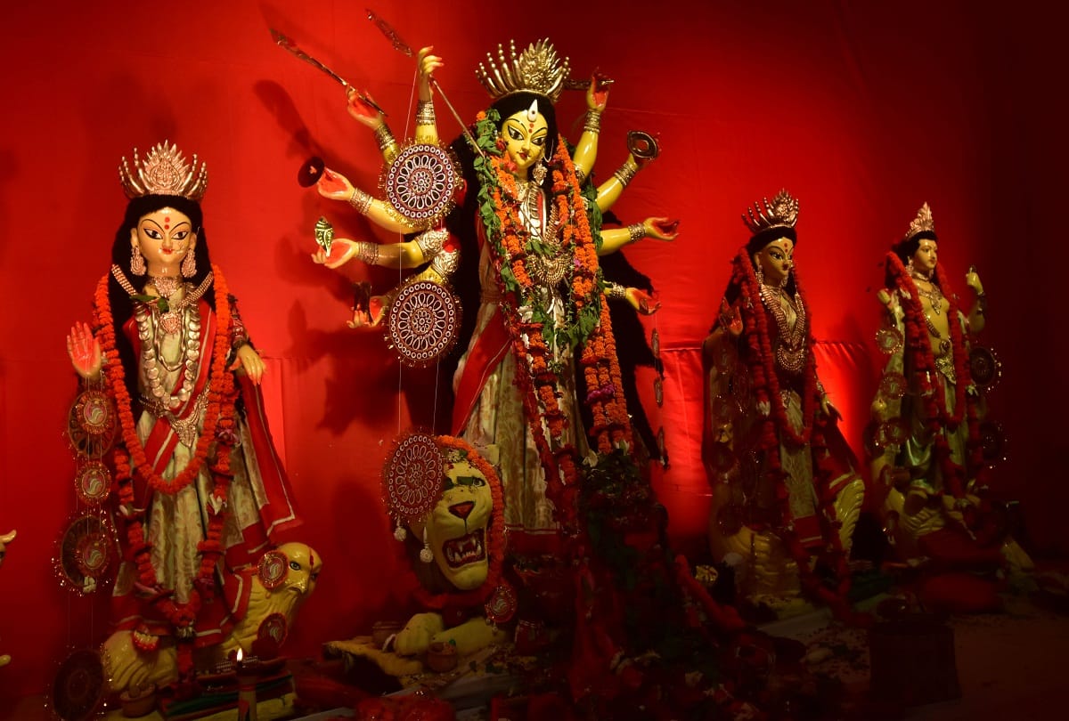 chaotic elements set fire to Durga idol pandal to spoil the atmosphere of jhansi