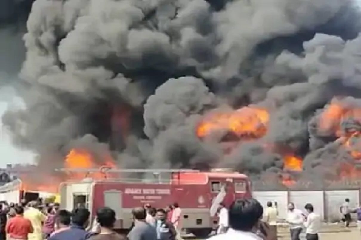 Massive Fire in pipe Godown Near Petrol Pump In Mohan Nagar Ratlam