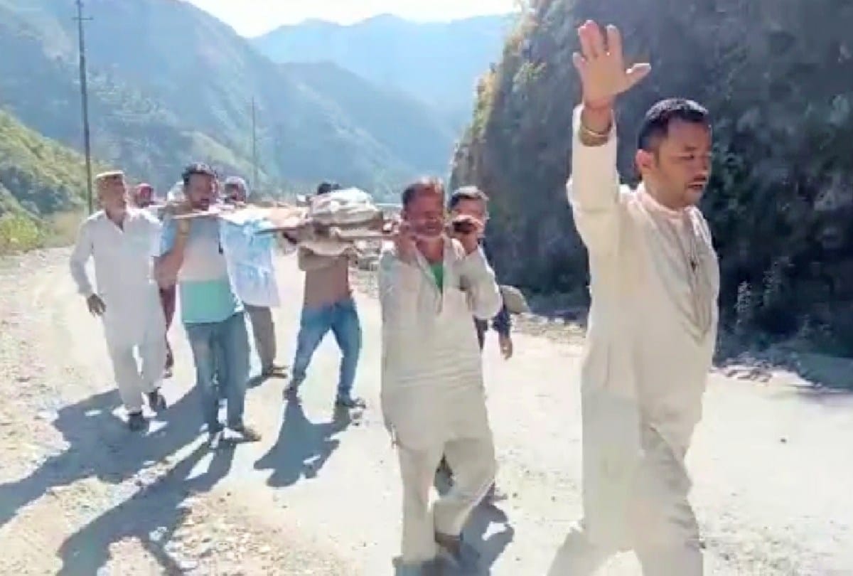 Villagers took out funeral procession of NH Authority, demonstrated in Hevana in Sirmaur