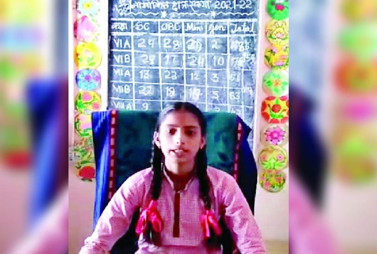 Eight Class Student Anjali Solanki Became The Principal For A Day In Agra School