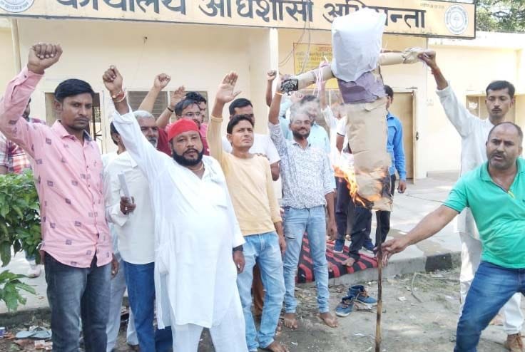 Energy minister's effigy burnt in protest against poor power supply