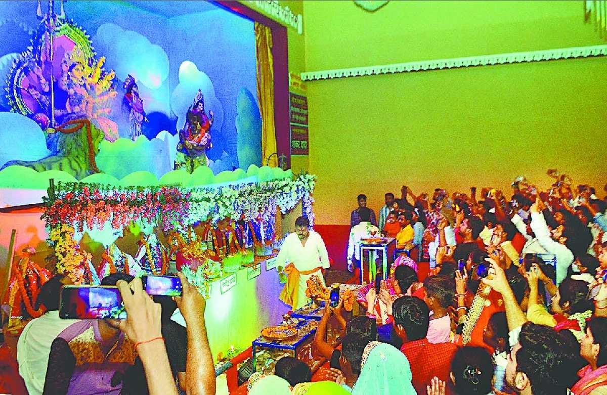 Navratri 2021: Maa Durga pandals of Shiva city Kashi increased in evening devotees 