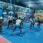 नोएडा स्टेडियम में प्रशिक्षण के दौरान कबड्डी खेलते खिलाड़ी।
