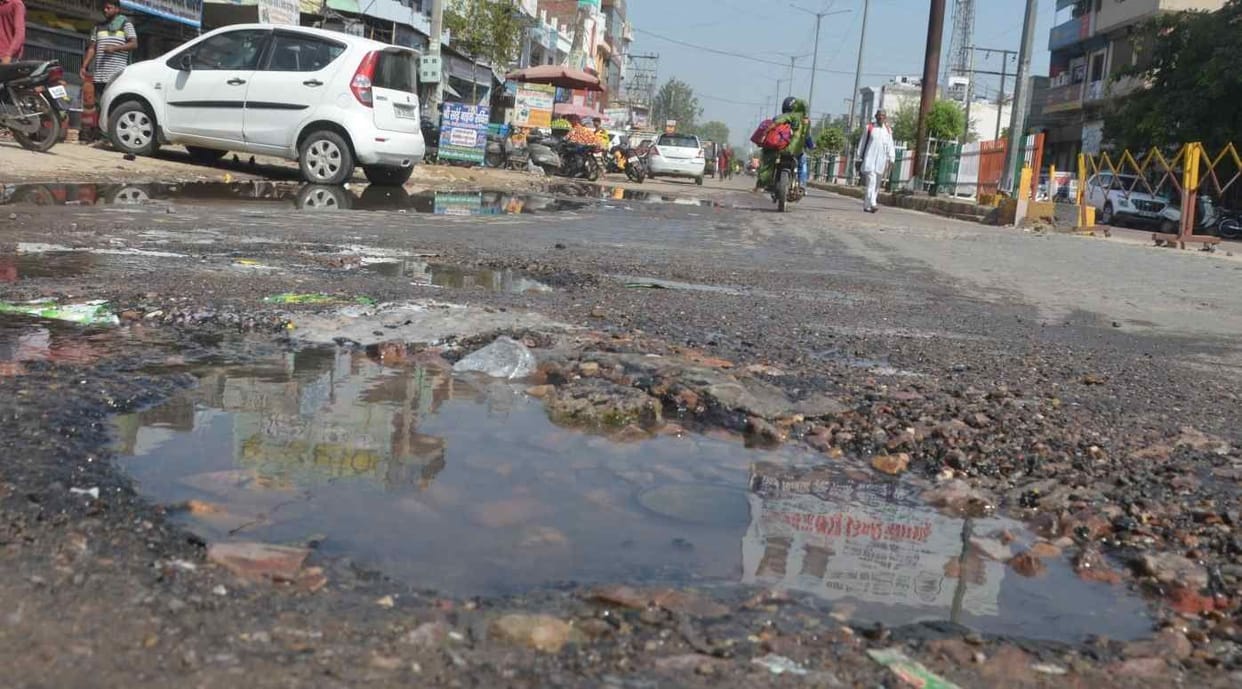 Water flowing in waste due to valve leakage, drinking water crisis deepens in homes