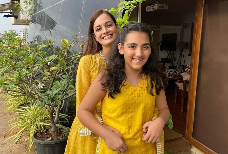 रिश्ते:हेमा मालिनी से दीया मिर्जा तक, इन अभिनेत्रियों को मिला सौतेली मां का  टैग - From Hema Malini To Dia Mirza These Actresses Got The Tag Of Step  Mother - Entertainment News: