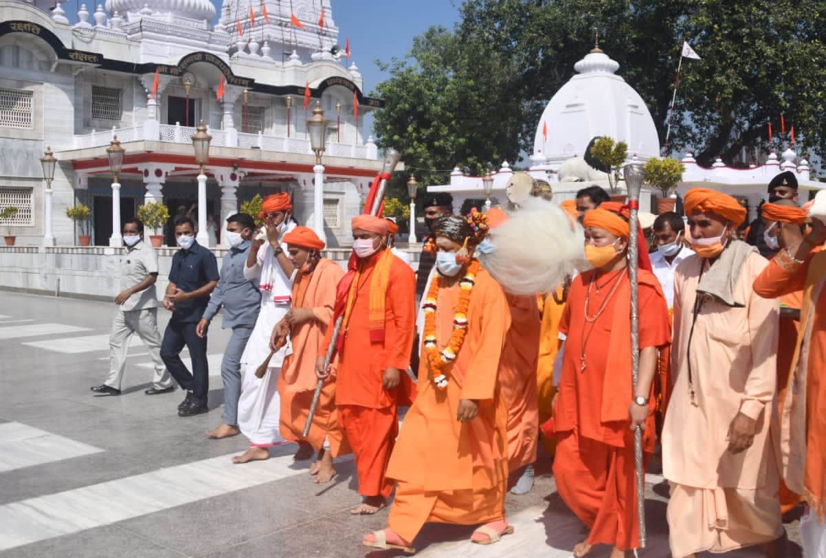Vijayadashami 2021: Gorakshapeethadhishwar and CM Yogi performs special worship of Shrinathji
