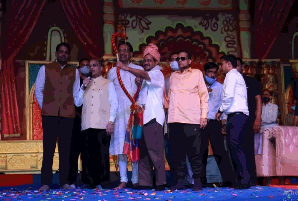 effigy of ravana and corona burnt in delhi arvind kejriwal attended the program
