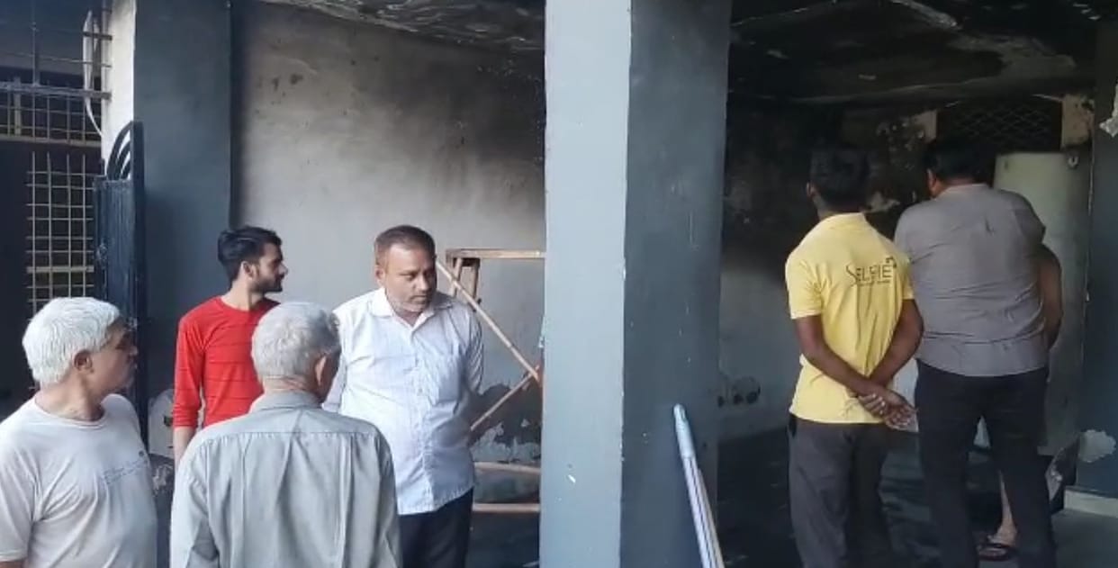 Goods worth lakhs of rupees including four bikes burnt due to fire