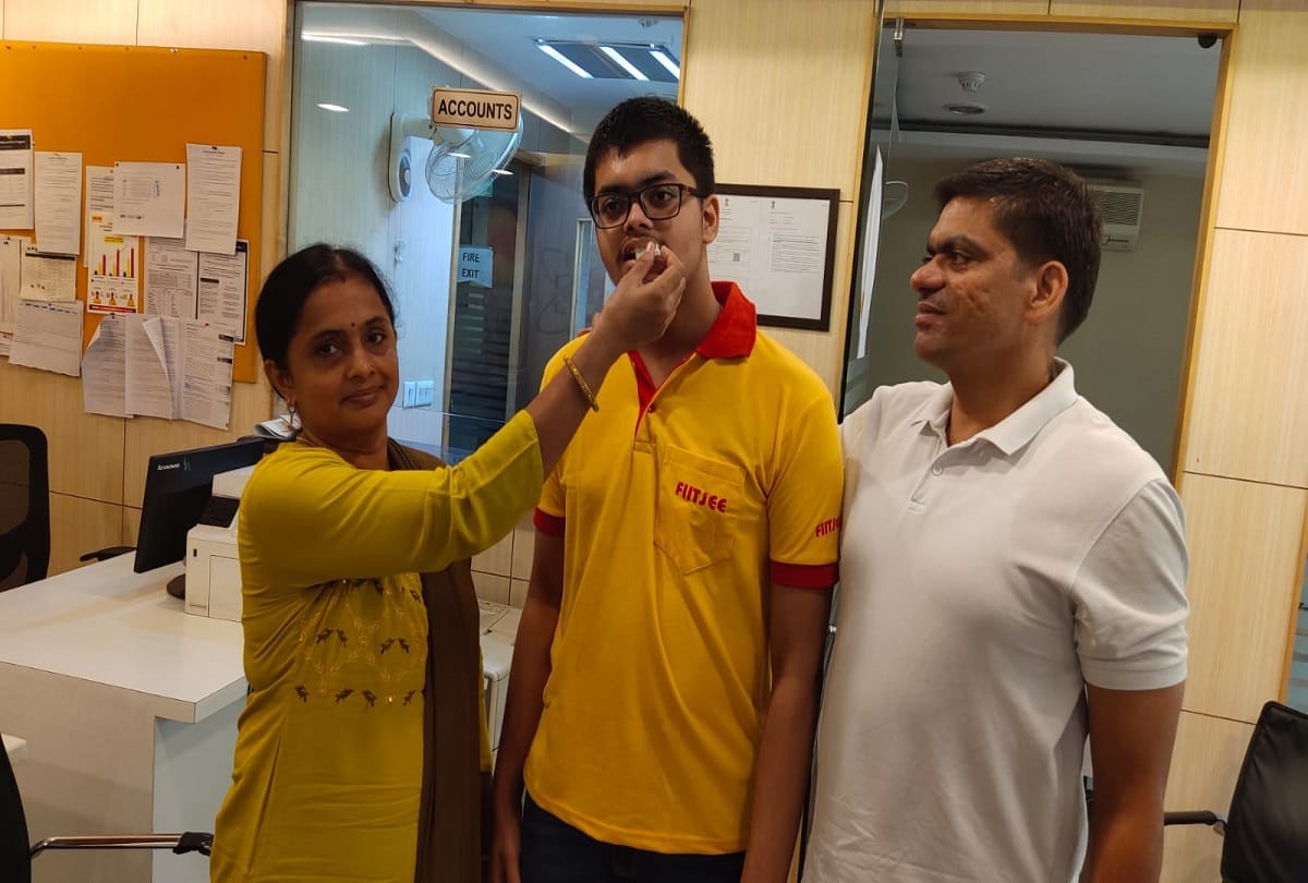 iit jee advanced ayush tewatia of ghaziabad secured 345 rank