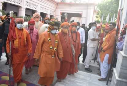 Vijayadashami 2021 Gorakshpeethadhishwar CM Yogi procession came out from Gorakhnath temple