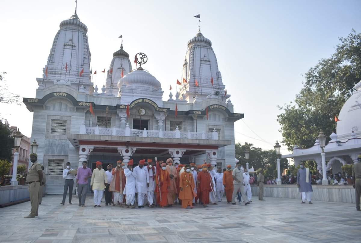 Vijayadashami 2021 Gorakshpeethadhishwar CM Yogi procession came out from Gorakhnath temple