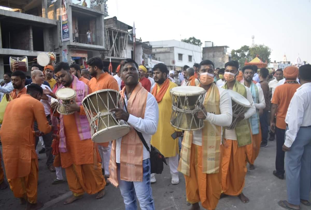 Vijayadashami 2021 Gorakshpeethadhishwar CM Yogi procession came out from Gorakhnath temple