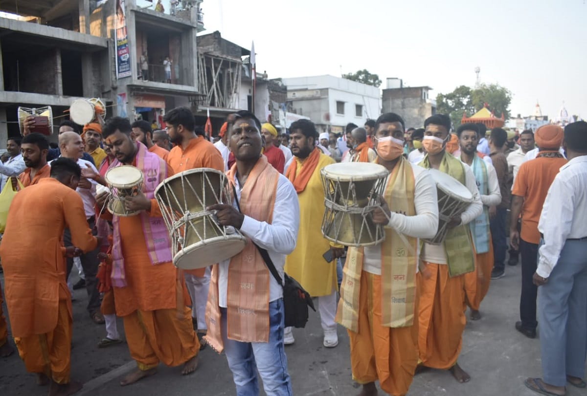 Vijayadashami 2021 Gorakshpeethadhishwar CM Yogi procession came out from Gorakhnath temple