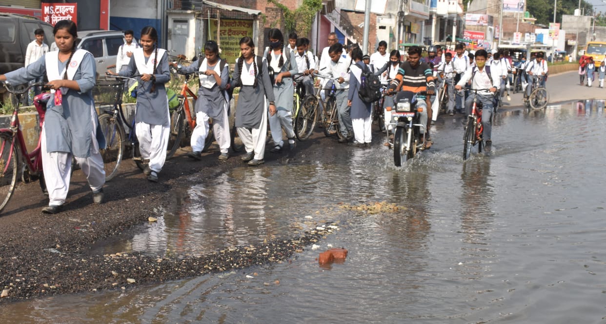 fathepur news,Road worth two crores ruined by water