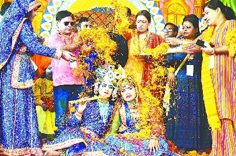 Vankhandi Nath Temple's pandal became Brajmay from Lathmar Holi