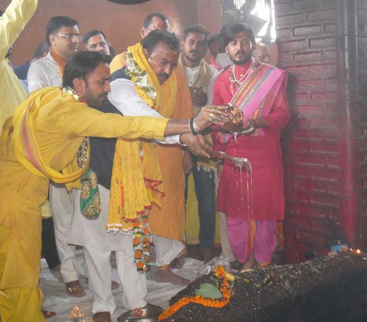 Deputy Chief Minister keshav prasad visited Maa Vindhyavasini  I have come to worship not to do politics in mirzapur