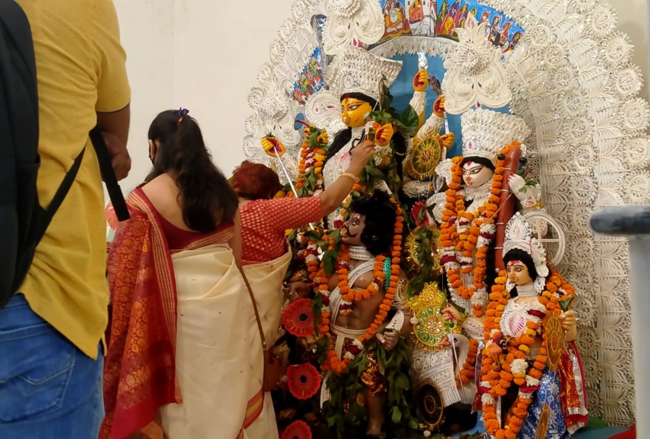 uttarakhand news: durga puja visarjan after sindoor khela in dehradun, see photos