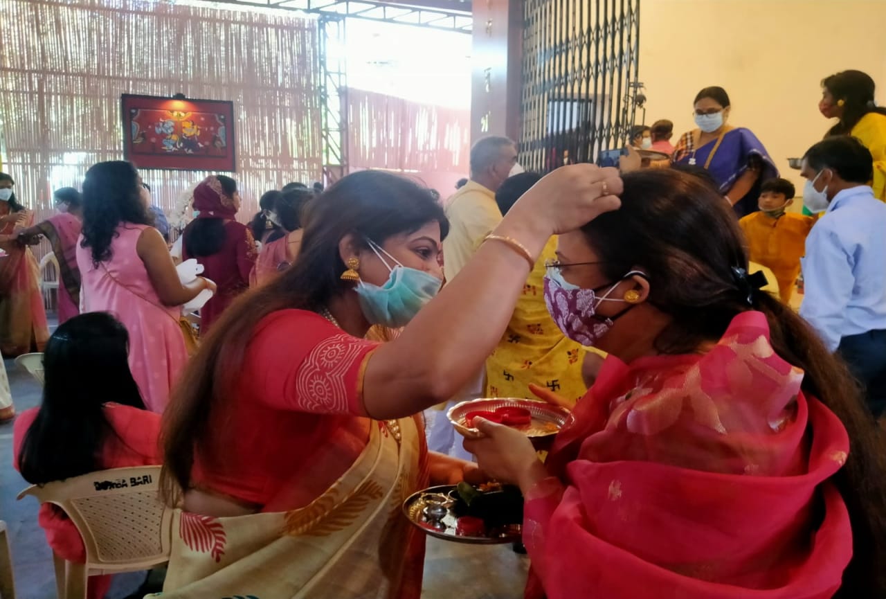 uttarakhand news: durga puja visarjan after sindoor khela in dehradun, see photos