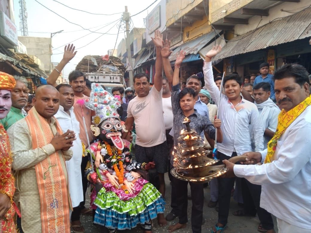 Hathras: Procession of Mother Mahakali taken out with drums