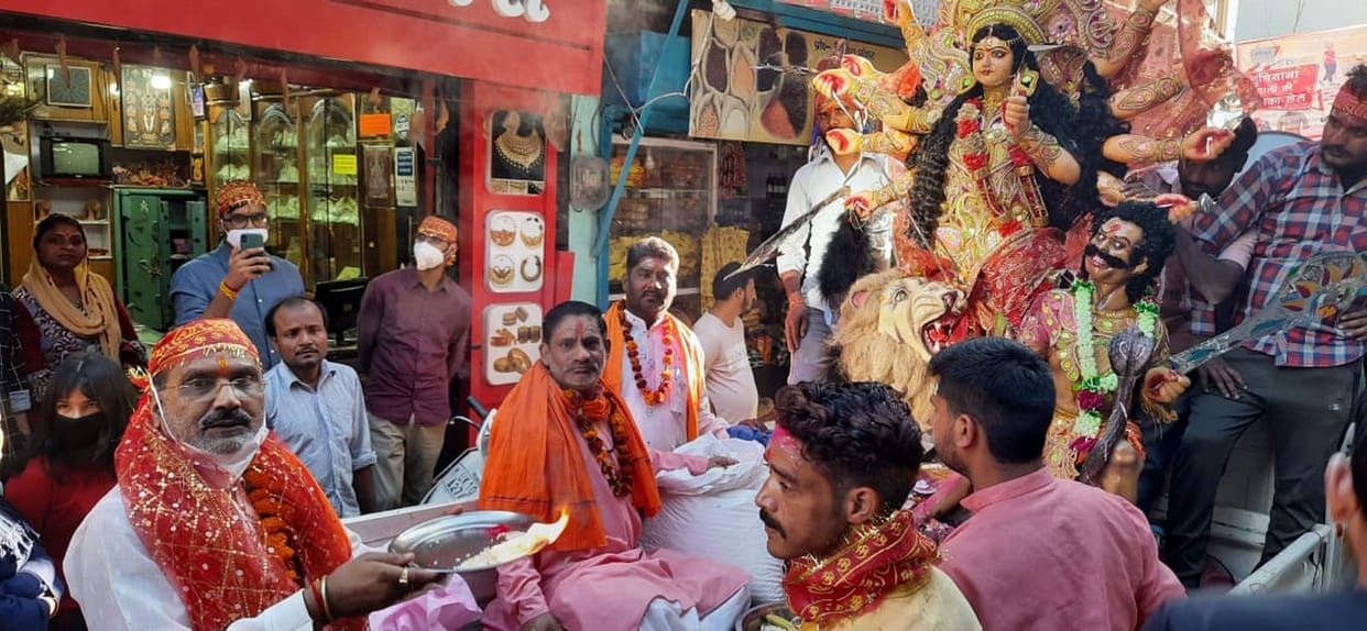 Farewell to Durga Mata by playing vermilion