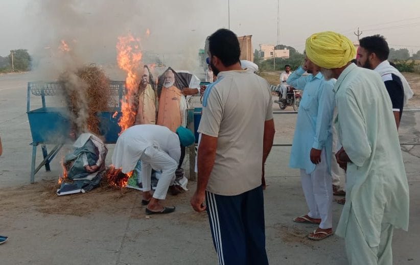 BJP candidate protested in four villages, farmers burnt effigies of leaders at Khuiyanmalkana toll