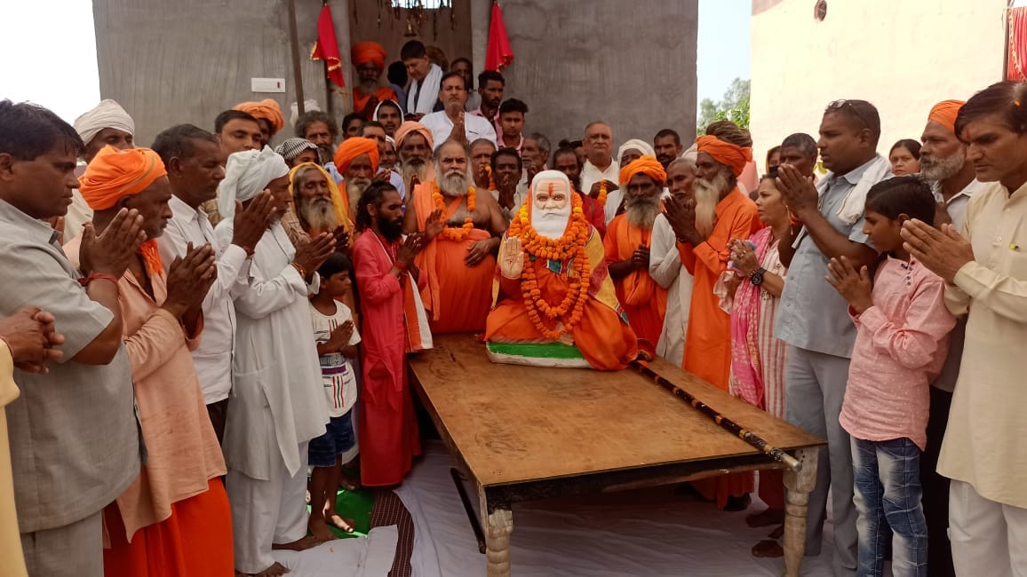 Statue of Shyamanand Maharaj installed in Sant Mandal Ashram