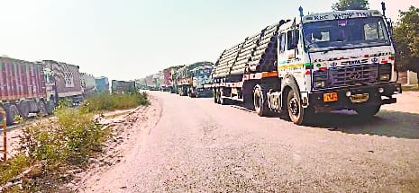 'Jam Leela' continues on Lucknow Highway