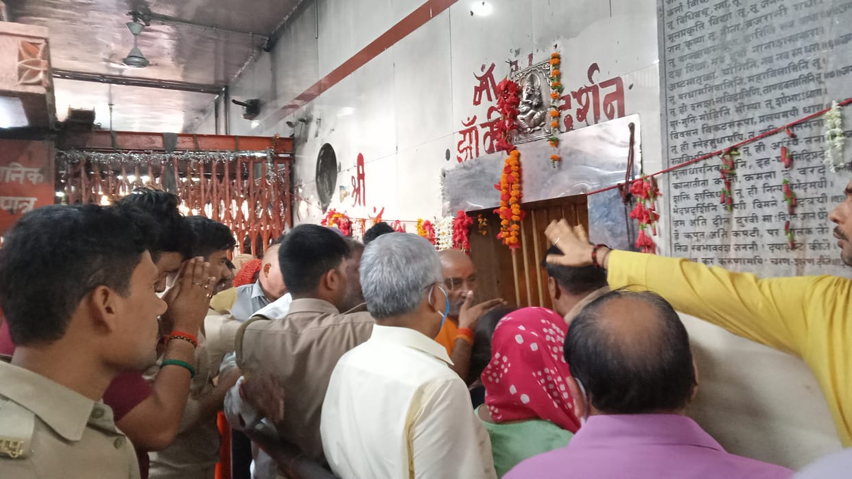 Millions of heads bowed at the feet of Mother Vindhyavasini on Navami