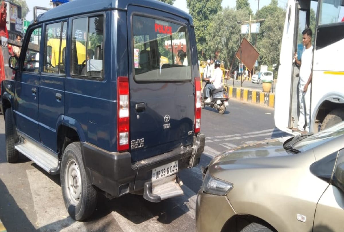 Four vehicles including police car collided on Hapur chungi in Ghaziabad