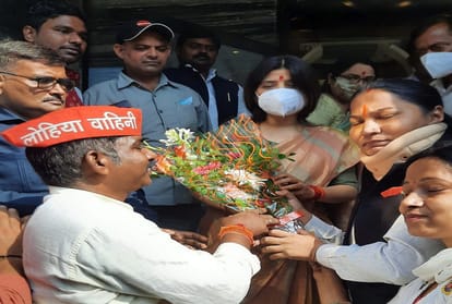 akhilesh yadav wife Dimple Yadav visit Vindhyachal on vijay dashami said in Varanasi  BJP can make anyone terrorist