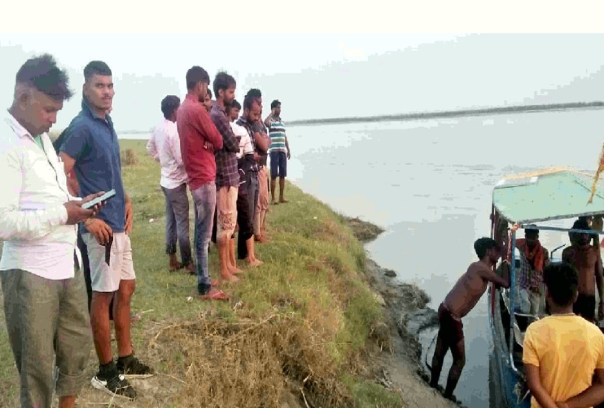 four people who came for durga idol immersion flowed into gang in firozabad