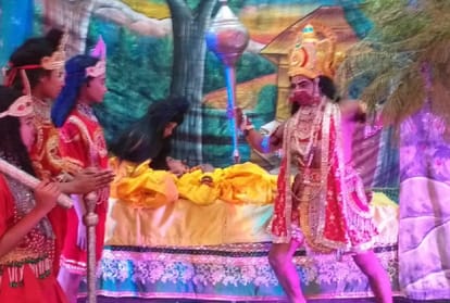 Ramlila 2021 in Gorakhpur spectators mesmerized by sight of Ram Darbar