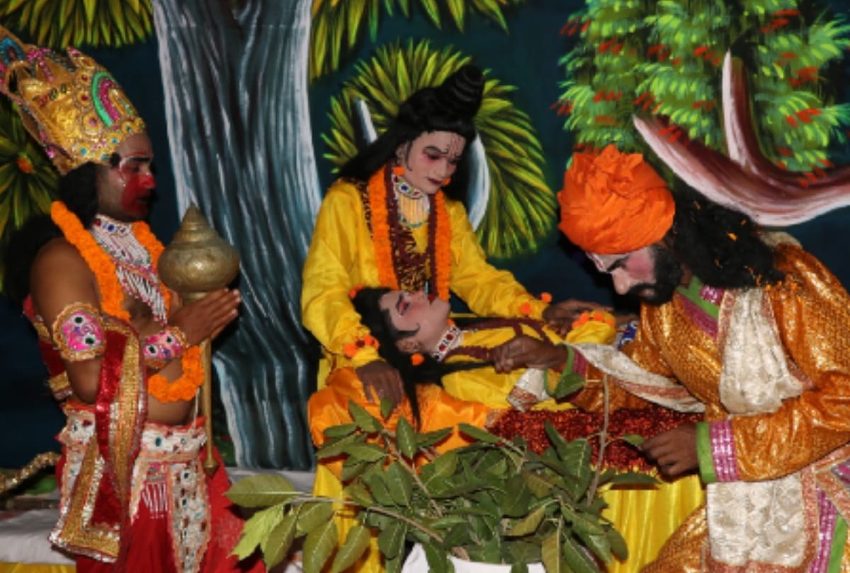 Ramlila 2021 in Gorakhpur spectators mesmerized by sight of Ram Darbar