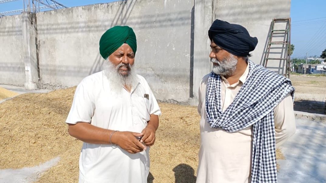 Farmers had to wait day long for Paddy selling in Tahlival centre