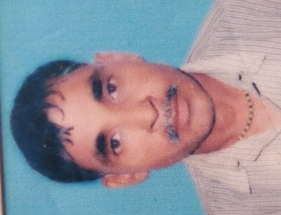 The laborer sleeping outside the house was killed by slitting his throat, the villagers jammed