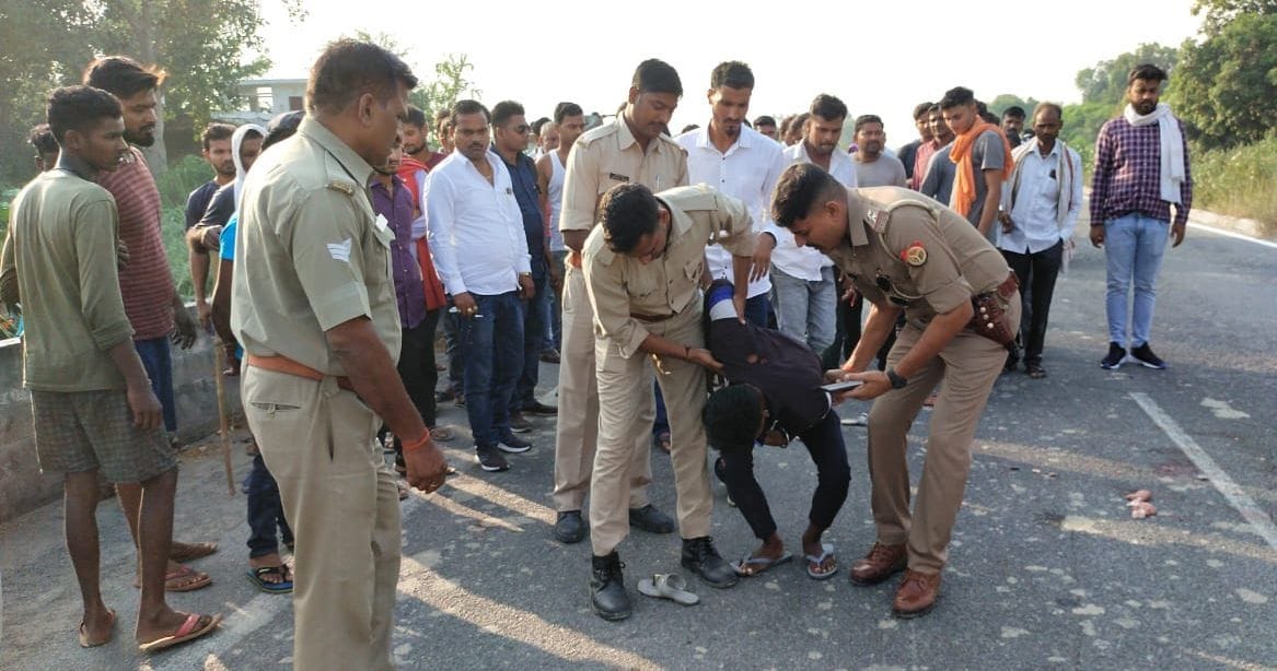 The woman who fell from the bike was trampled by the truck
