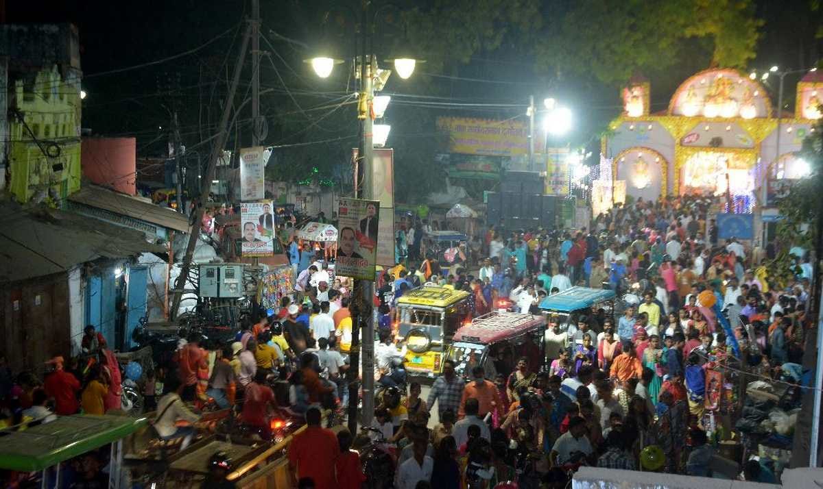 Navratri 2021: Devotees worship Mata Siddhidatri on Mahanavami queues in Durga temples 
