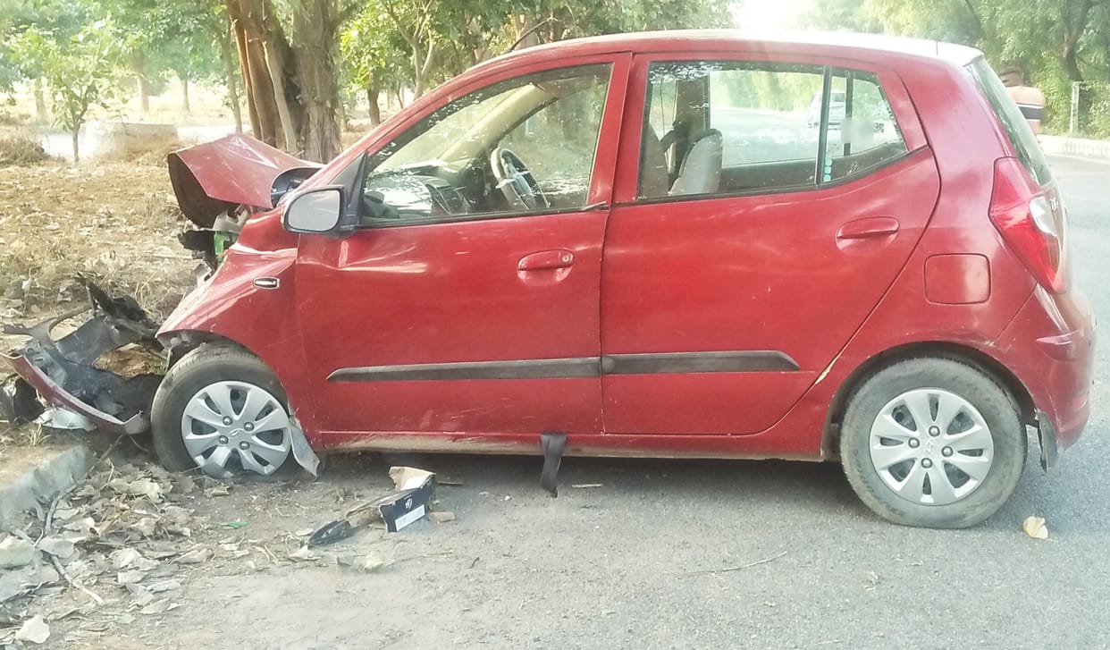 Car collided with divider due to steering lock, female doctor dies