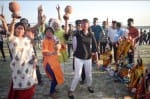 बरेली में रामगंगा के तट पर विसर्जन के लिए रखी प्रतिमाएं।
