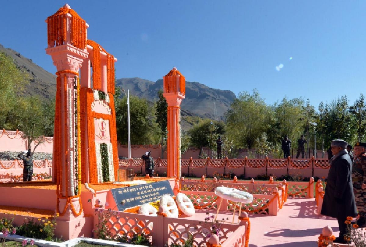 Jammu and Kashmir: President celebrates Dussehra with soldiers in Dras