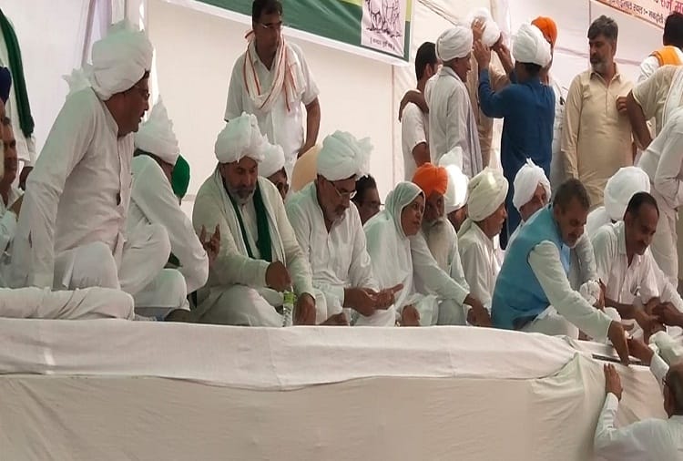 Kisan Mahapanchayat started in Rohtak Rakesh Tikait and Gurnam Singh Chadhuni reached