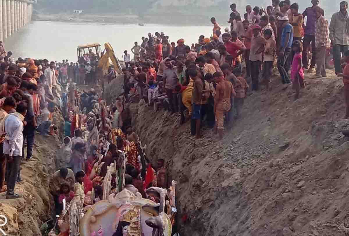land immersion of idols in fatehpur