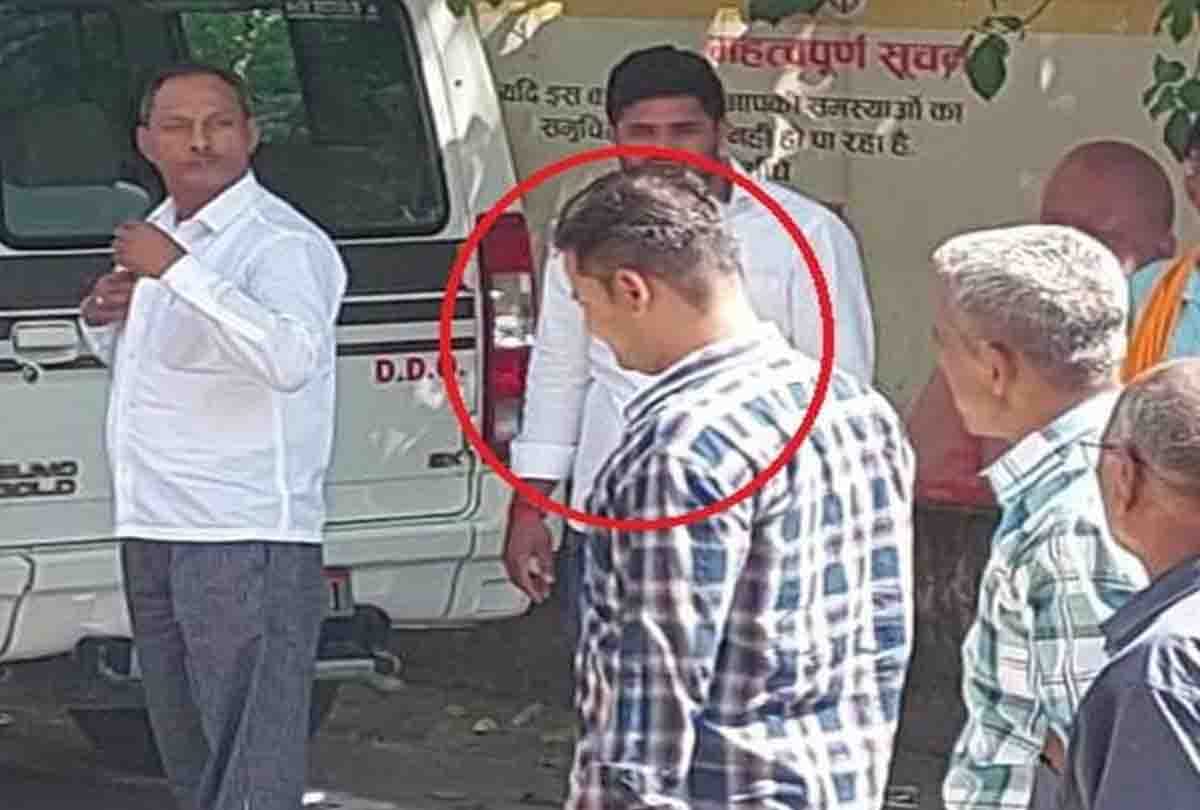 lekhpal threw a water bottle at the tehsildar in kannauj