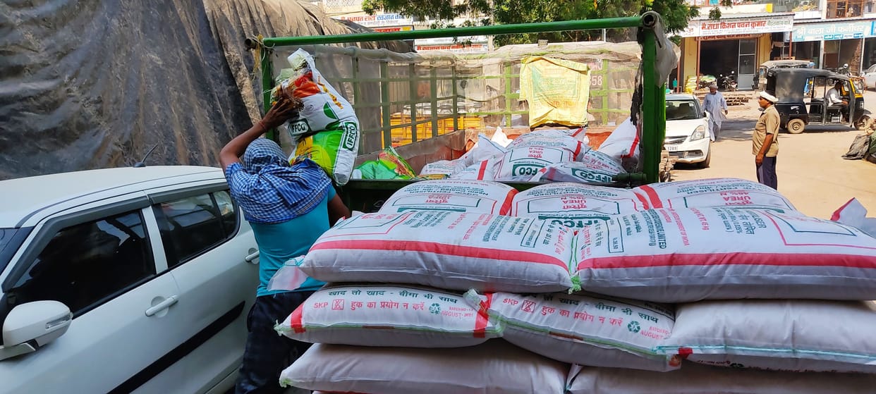 Sowing on head, farmers worried due to lack of stock of DAP